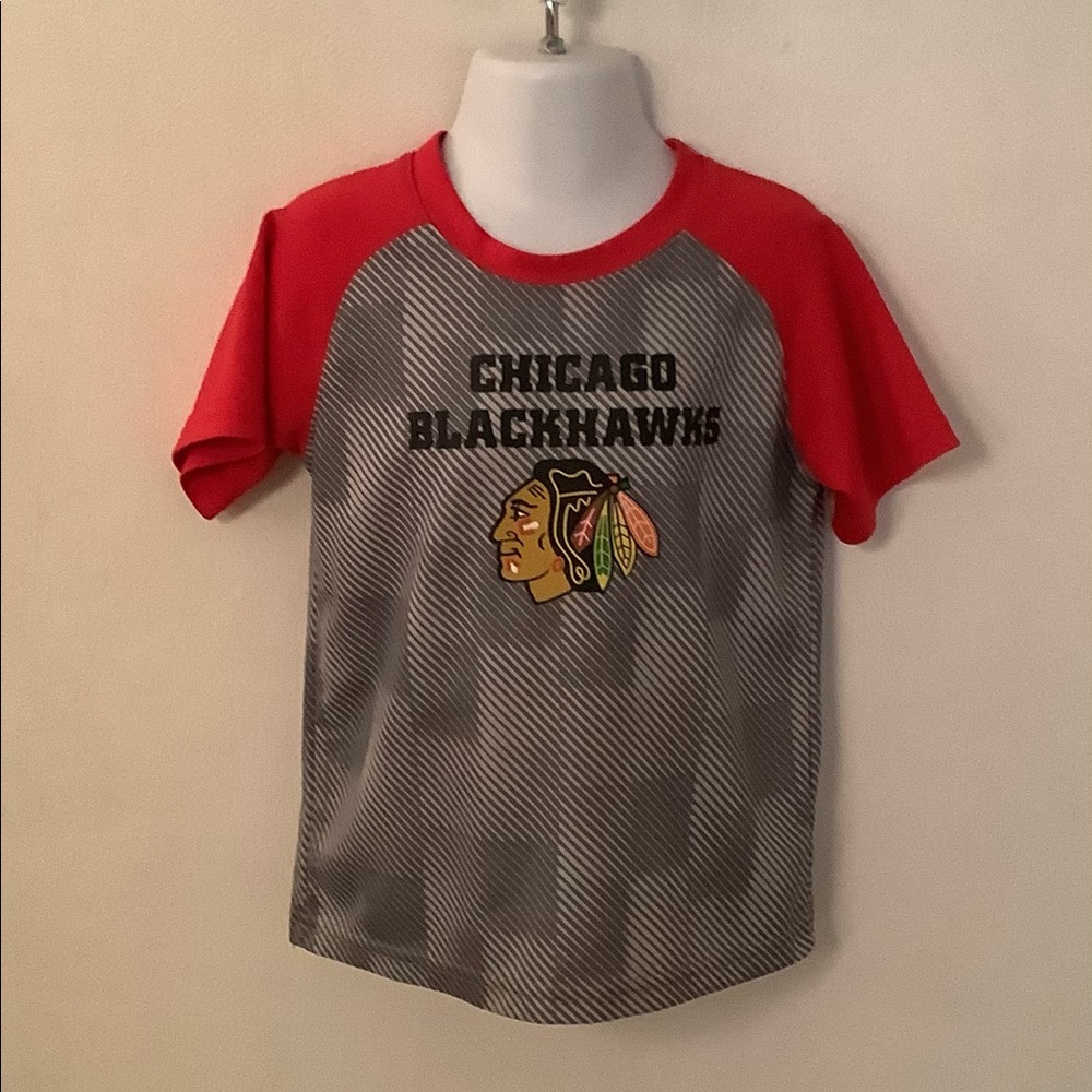 🤑NHL Chicago Blackhawks tee. Size 4T-3X